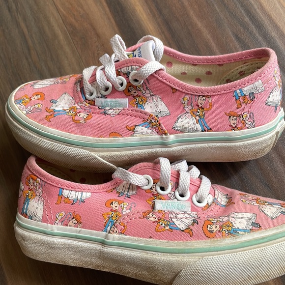 VANS- limited edition Disney collaboration - Picture 2 of 9